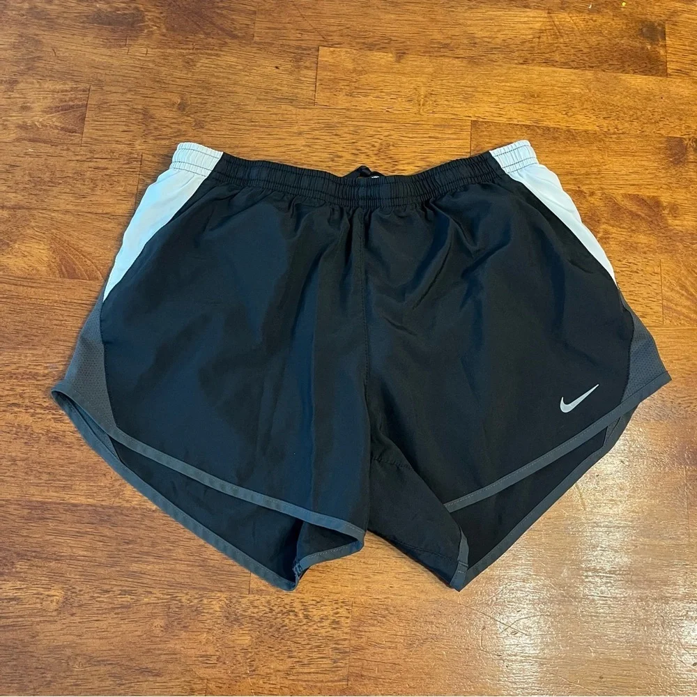 Nike Dri-FIT Black Performance Shorts women’s size small - Picture 1 of 6